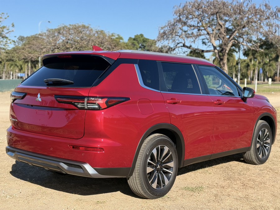 2025 Mitsubishi Outlander ZM LS SUV Image 5