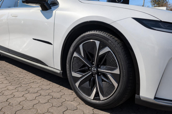 2026 Mazda 6e  GT Hatch Image 26