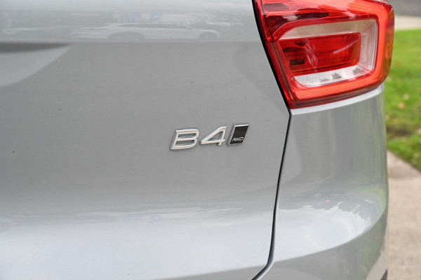 2025 Volvo XC40 XZ Ultra B4 Bright SUV Image 10