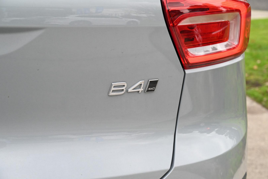 2025 Volvo XC40 XZ Ultra B4 Bright SUV Image 10