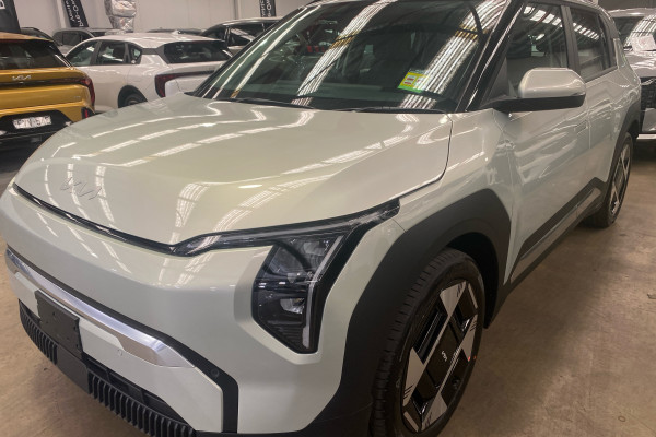 2027 MY26 Kia EV3 SV Earth SUV Image 2