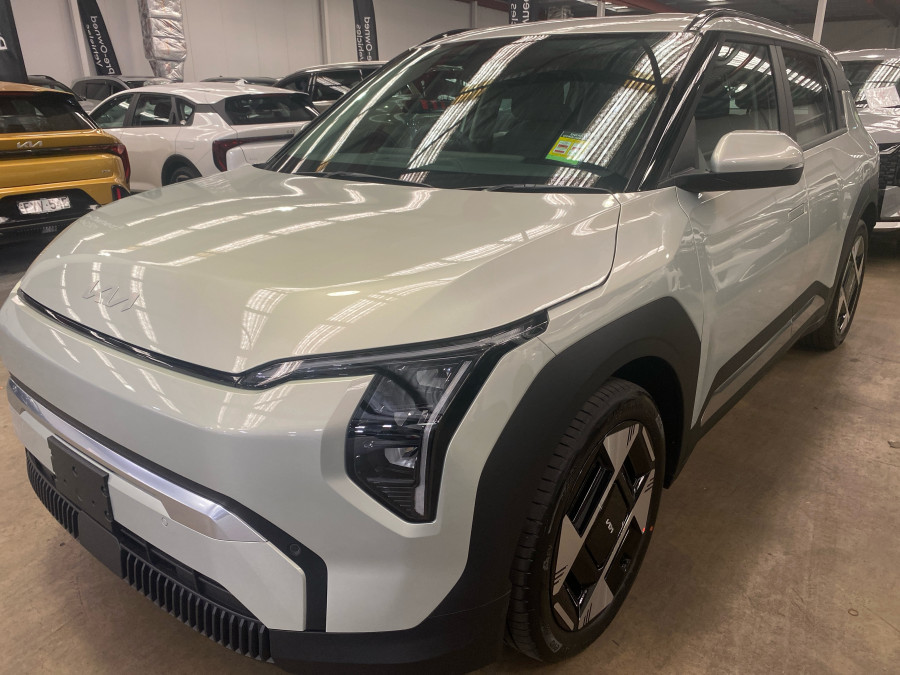 2027 MY26 Kia EV3 SV Earth SUV Image 2
