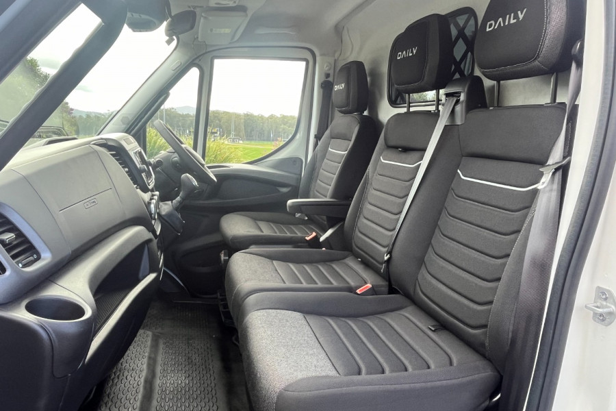 2024 Iveco Daily 35S18 Van Image 16