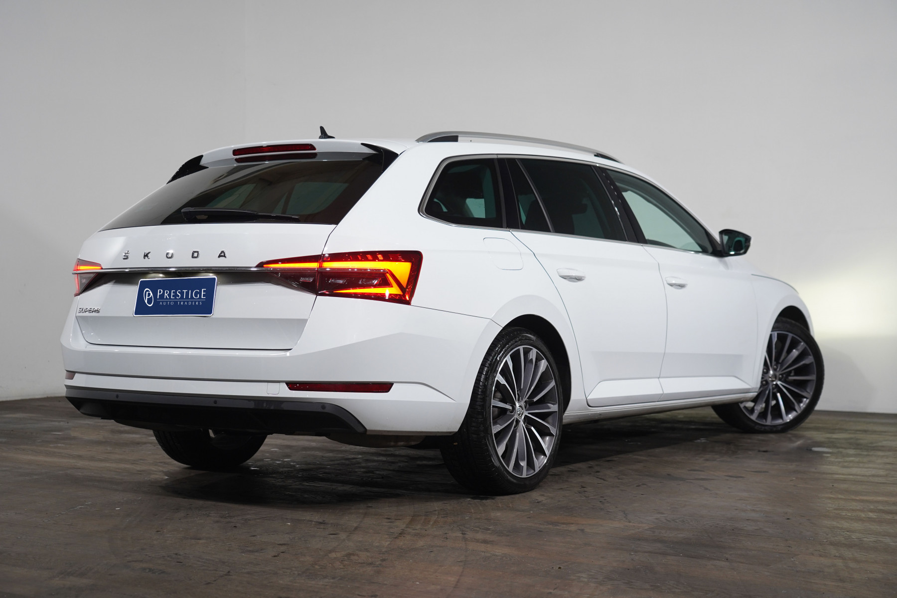 2022 Skoda Superb Style SUV Image 7
