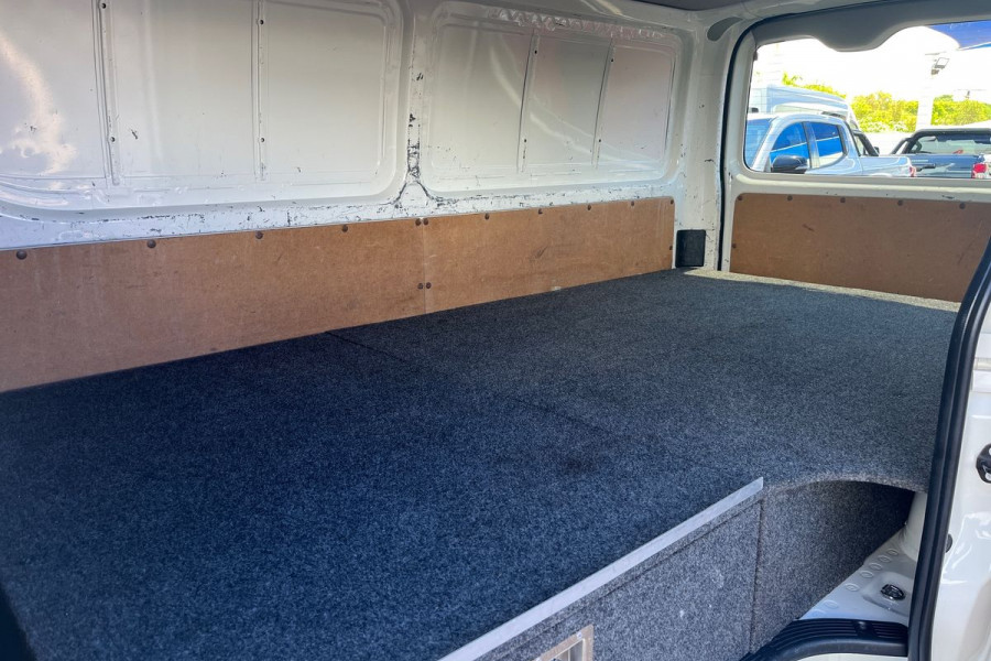 2017 MY19 Toyota HiAce LWB Van LWB Van Image 19