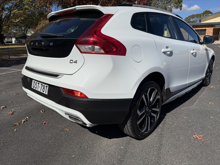 2017 MY18 Volvo V40 Cross Country M Series D4 Pro Hatch Image 3