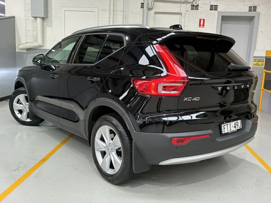 2025 Volvo XC40 XZ Plus B4 SUV Image 5