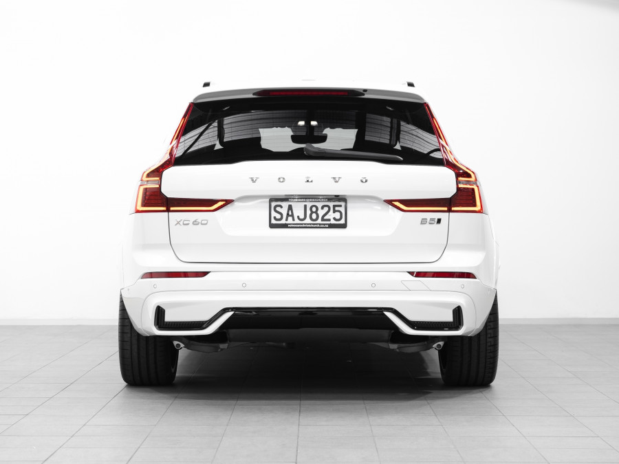 2026 Volvo XC60 UZ B5 Ultra Dark 2L Petrol Hybrid AWD SUV Image 7