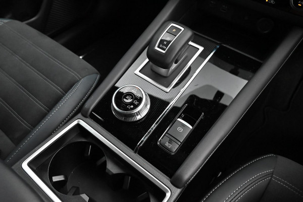 2024 Mitsubishi Outlander ZM Black Edition SUV image 16