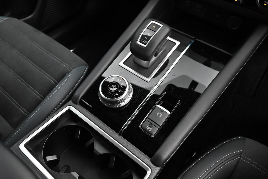 2024 Mitsubishi Outlander ZM Black Edition SUV Image 16
