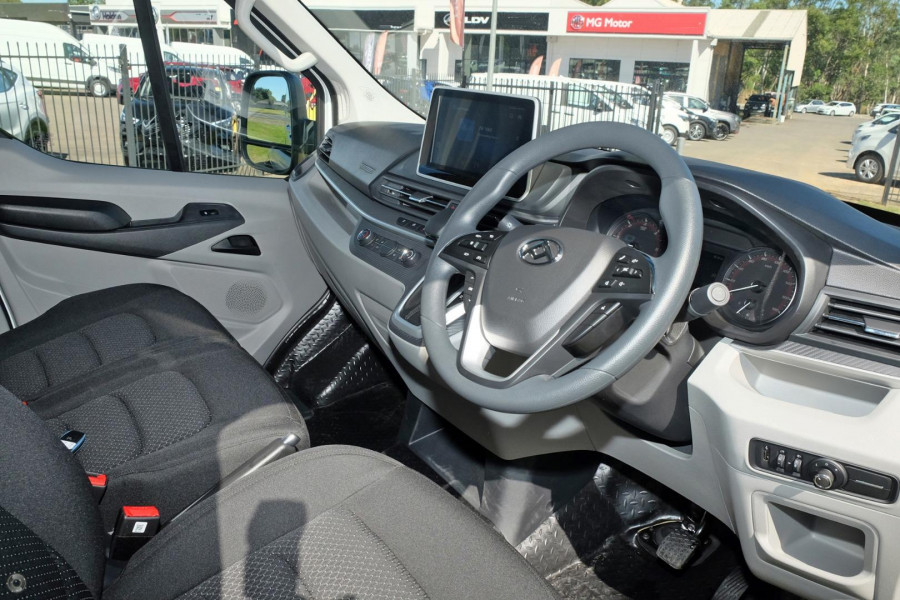 2023 LDV Deliver 9  11-Seat Bus Image 6