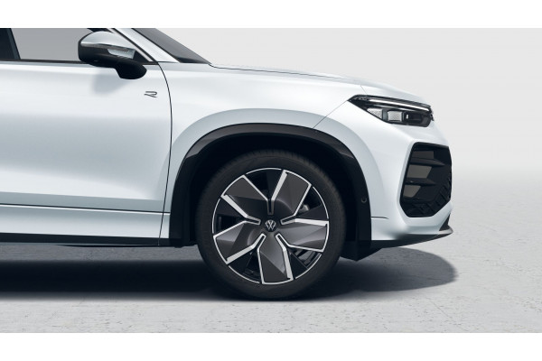 2026 Volkswagen Tayron R4 200TSI eHybrid R-Line SUV Image 6