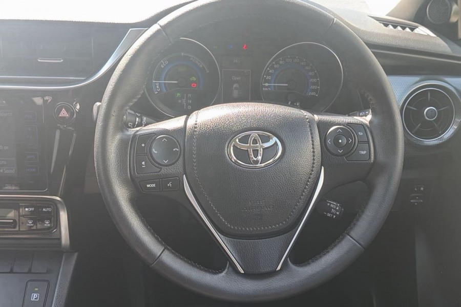 2017 Toyota Corolla ZWE186R Hybrid Hatch Image 9