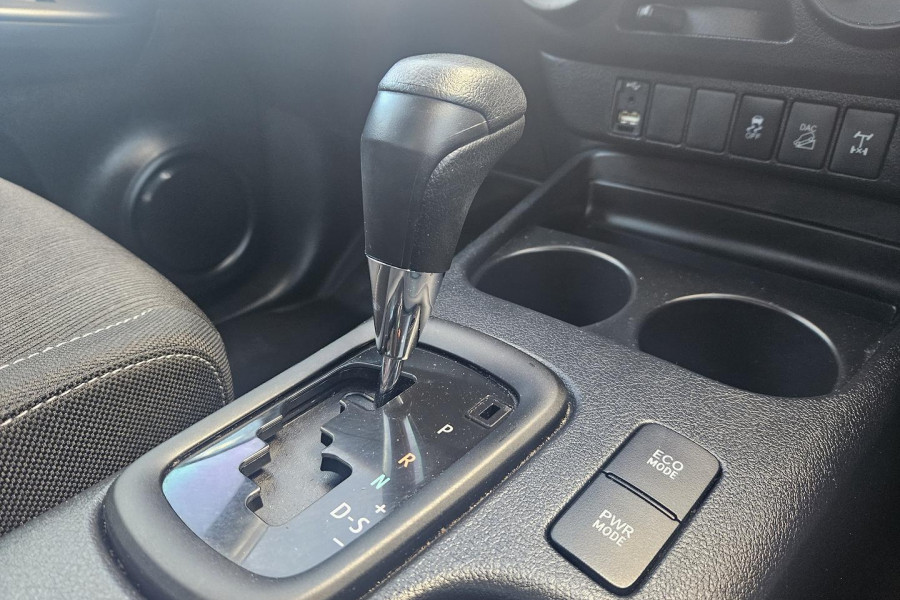 2020 Toyota HiLux  SR Dual Cab Cab Chassis Image 24