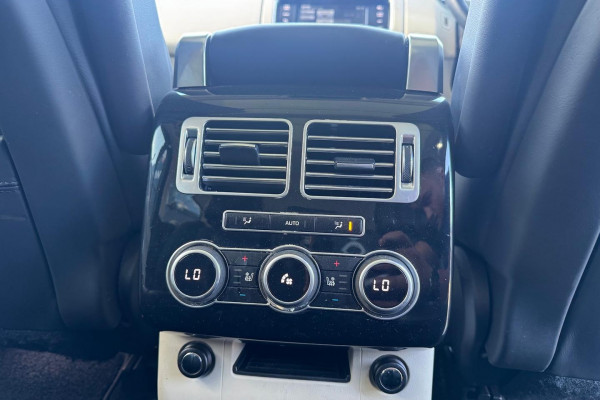 2014 MY14.5 Land Rover Range Rover L405 SDV8 Vogue SE SUV Image 20