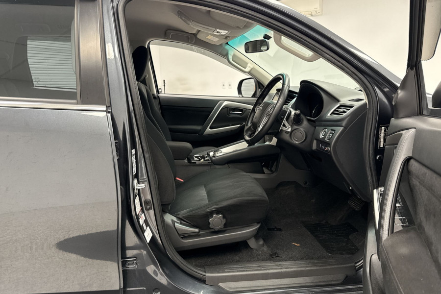 2020 Mitsubishi Pajero Sport QE GLX SUV Image 19