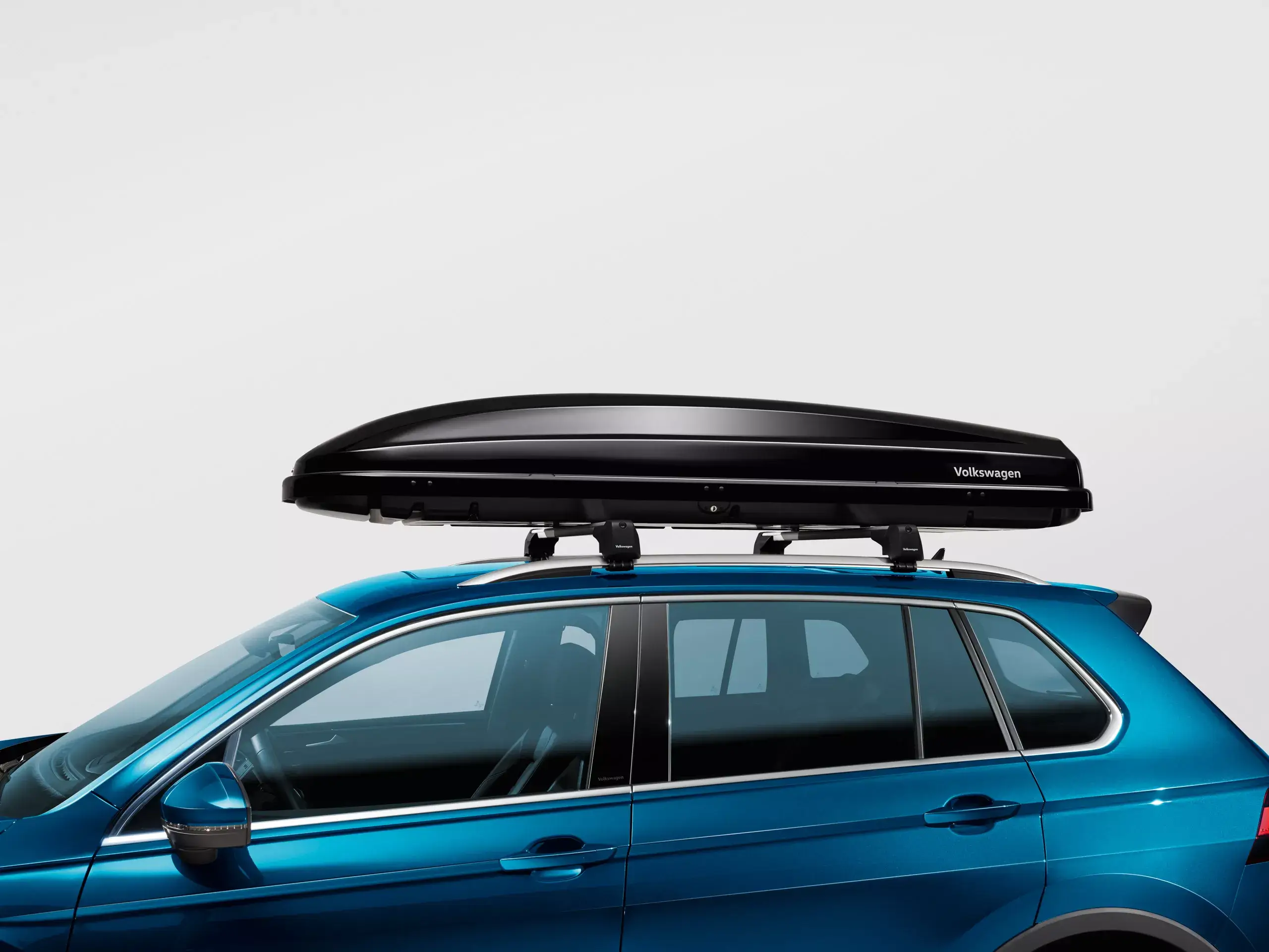Roof box (340L and 460L capacities)