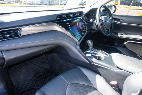 2019 Toyota Camry SX Sedan Image 7