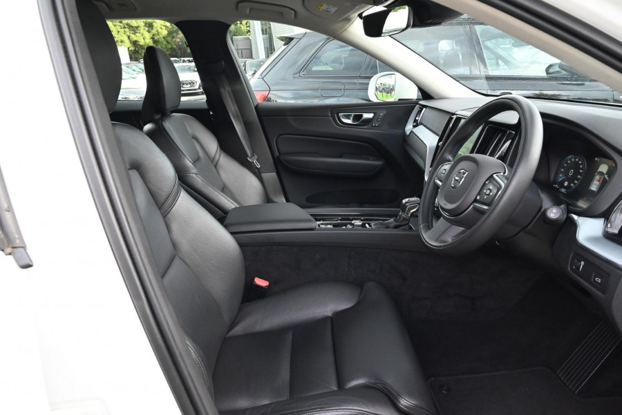 2019 MY20 Volvo XC60 UZ D4 Momentum SUV Image 12