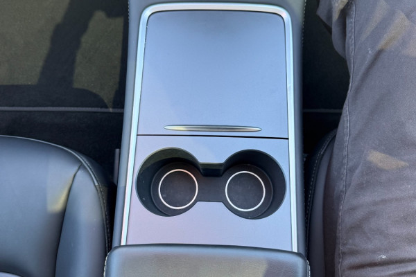 2022 Tesla Model 3  Rear-Wheel Drive Sedan Image 17