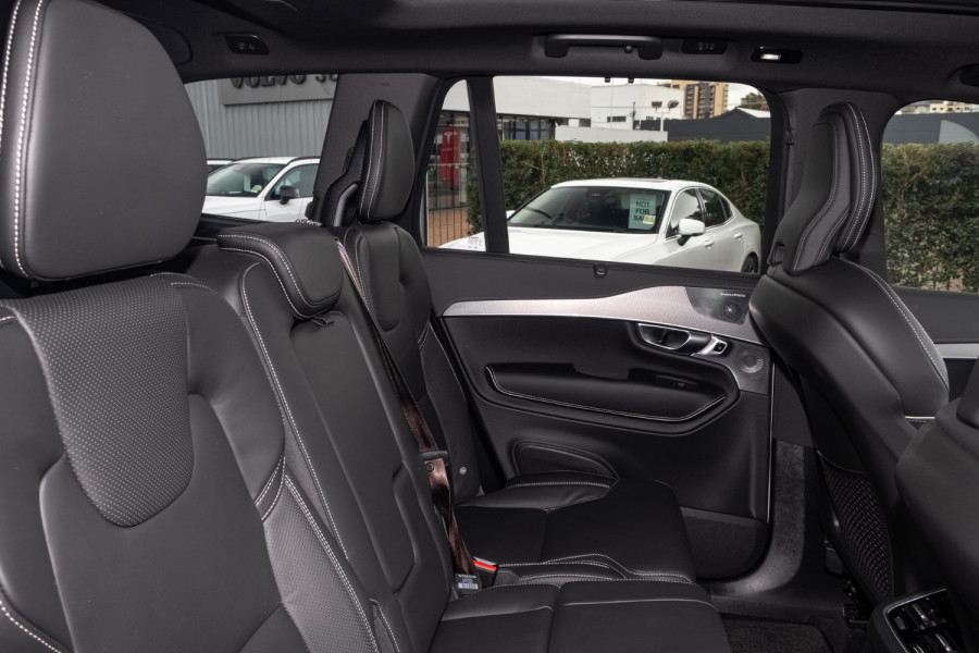 2024 Volvo XC90 L Series Recharge Ultimate T8 Plug-In Hybrid SUV Image 9