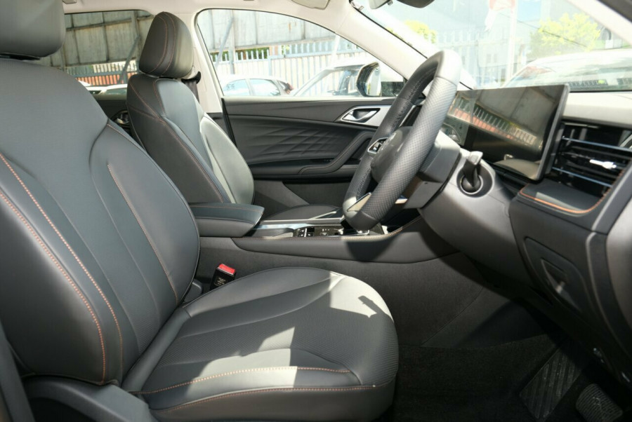 2024 MY24.5 MG HS AS33 Essence SUV Image 9