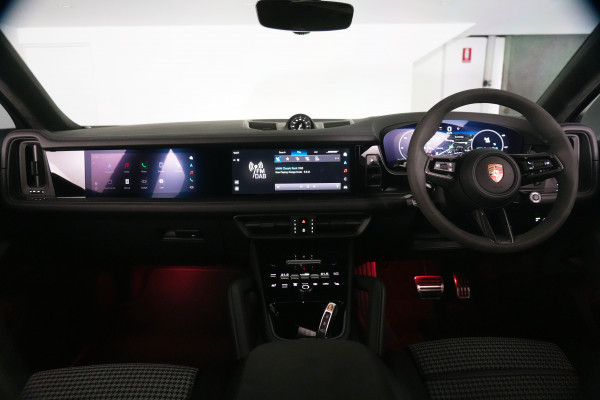2024 Porsche Cayenne GTS Coupe Image 29