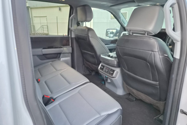 2023 Ford F-150  Lariat Dual Cab Image 9