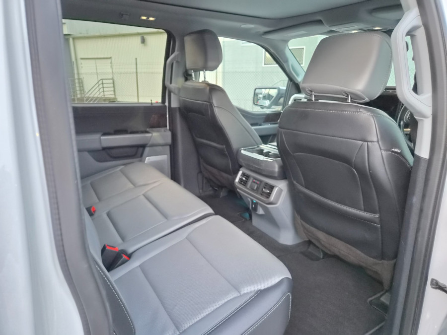 2023 Ford F-150  Lariat Dual Cab Image 9