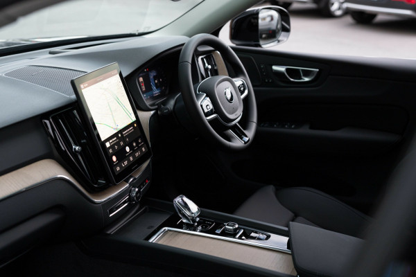 2026 Volvo XC60 UZ Plus B5 Bright SUV Image 3