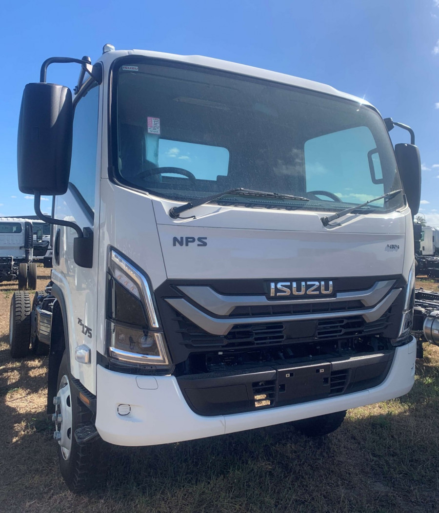 2026 Isuzu  NPS 75-175 MT D34 Cab Chassis Image 1