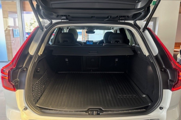 2025 MY26 Volvo XC60 UZ Plus T8 Plug-in Hybrid Dark SUV Image 13