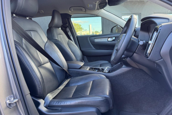 2020 Volvo XC40 XZ T4 Inscription SUV Image 15