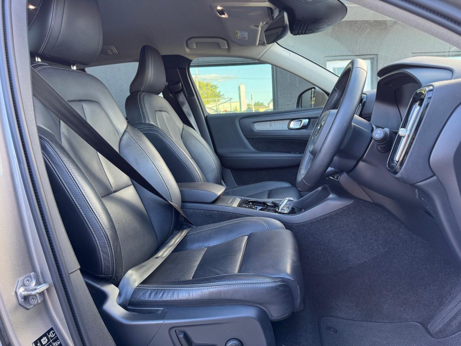 2020 Volvo XC40 XZ T4 Inscription SUV Image 15