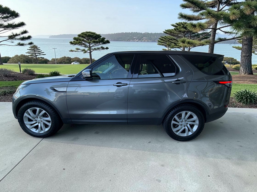 2017 Land Rover Discovery Series 5 SE SUV Image 4