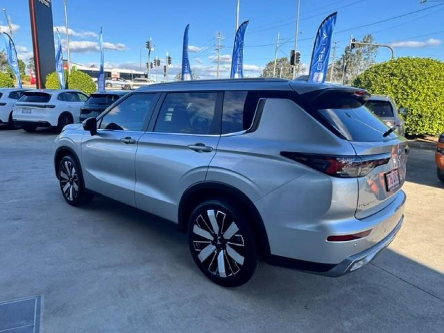 2025 Mitsubishi Outlander ZM Aspire SUV Image 3