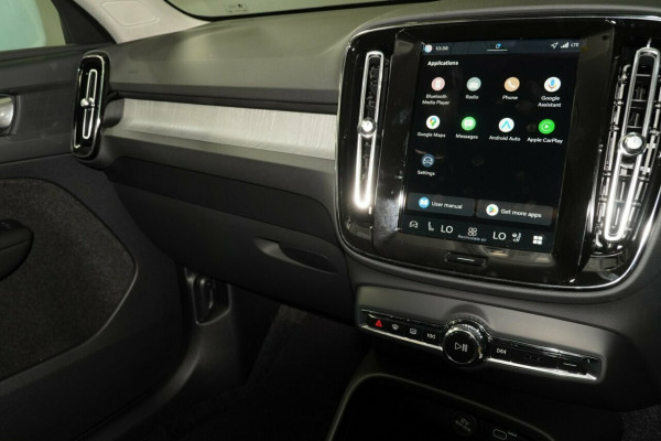2025 Volvo XC40 XZ Plus B4 Special Edition SUV Image 10