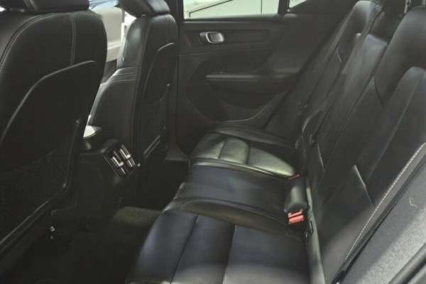 2022 Volvo XC40 XZ T4 Inscription SUV Image 15