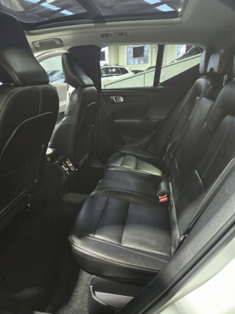 2022 Volvo XC40 XZ T4 Inscription SUV Image 15