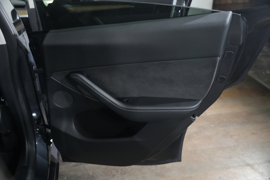 2023 Tesla Model Y  Performance SUV Image 24