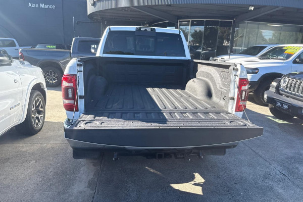 2021 MY22 Ram 2500 DJ Laramie Ute Image 15
