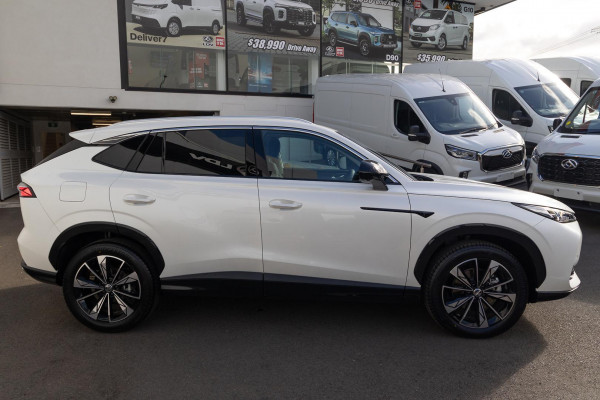 2025 MG HS AS33 Essence SUV Image 4