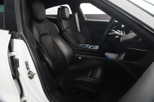 2020 Porsche Taycan Turbo S Coupe Image 32