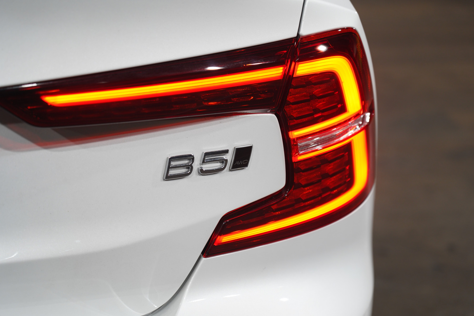 2023 Volvo S60 Ultimate B5 Bright Mhev Sedan Image 10