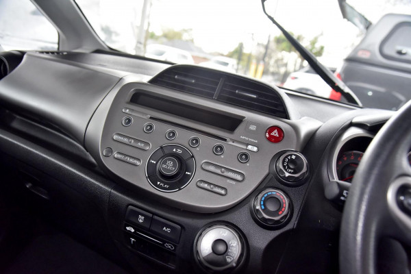 2008 MY9 Honda Jazz GE VTi Hatch Image 12