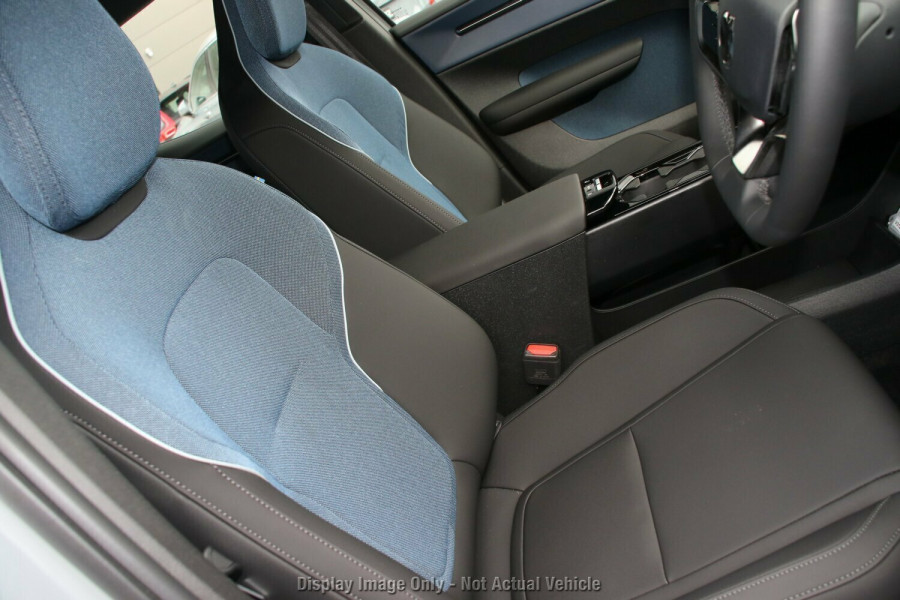 2025 Volvo EX30  Twin Motor Performance Ultra SUV Image 10