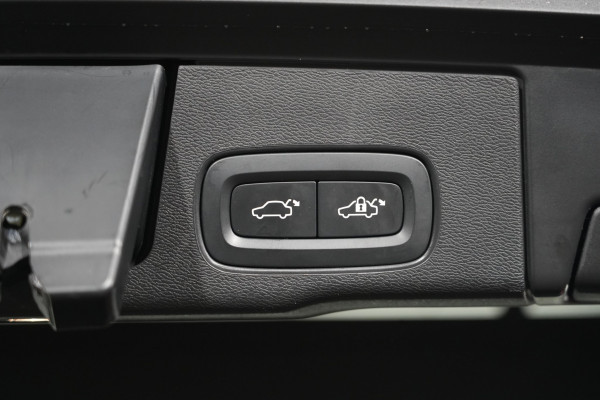 2021 Volvo XC60 UZ B5 Momentum SUV Image 31
