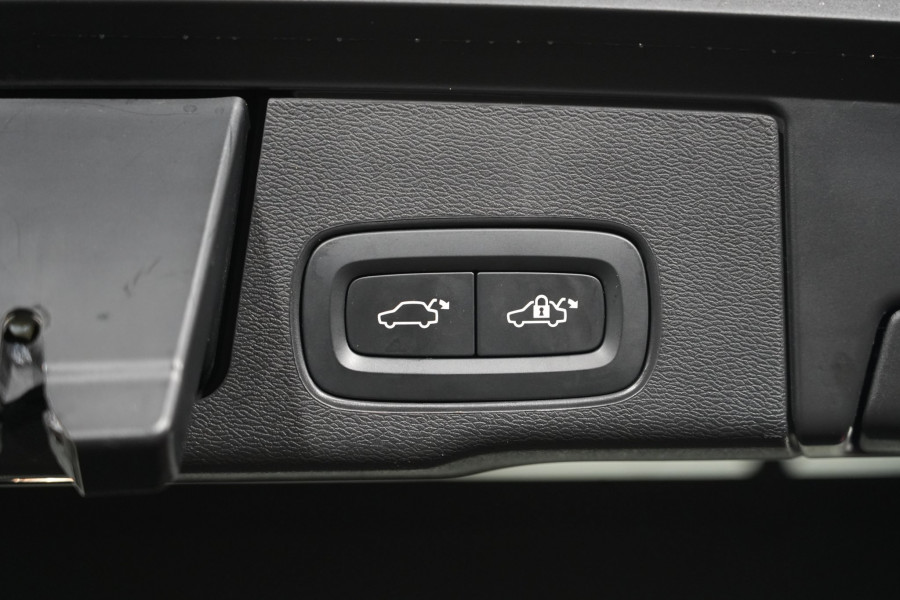 2021 Volvo XC60 UZ B5 Momentum SUV Image 31
