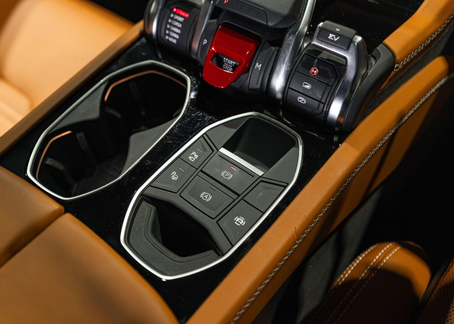 2025 Lamborghini Urus 636 SE SUV Image 17