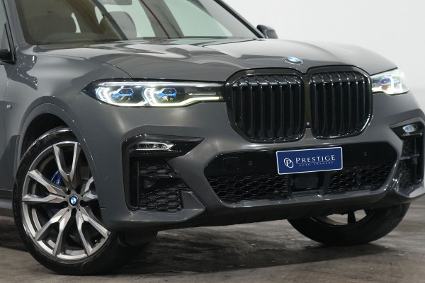 2021 BMW X7 M50i SUV Image 2